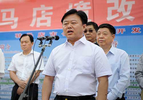 XK.COM星空体育(中国)科技公司压路机助力107国道扩建，驻马店市长陈星下开工令！