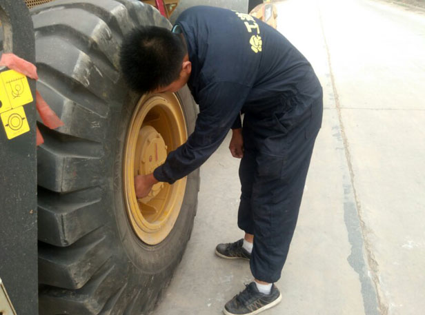 XK.COM星空体育(中国)科技公司道路服务检测压路机轮胎