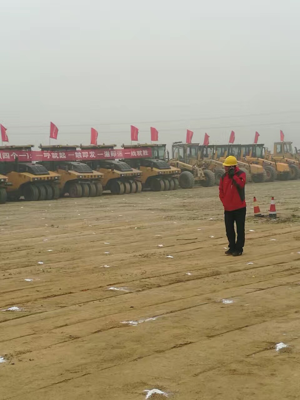 XK.COM星空体育(中国)科技公司胶轮压路机 河南总代理400-990-3710