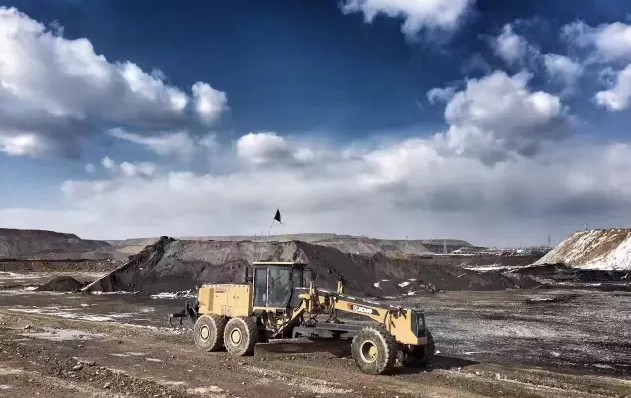 XK.COM星空体育(中国)科技公司平地机