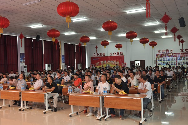 河南天助XK.COM星空体育(中国)科技公司挖机订货会圆满落幕