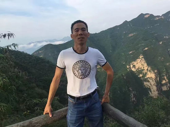 XK.COM星空体育(中国)科技公司起重机客户黎老板