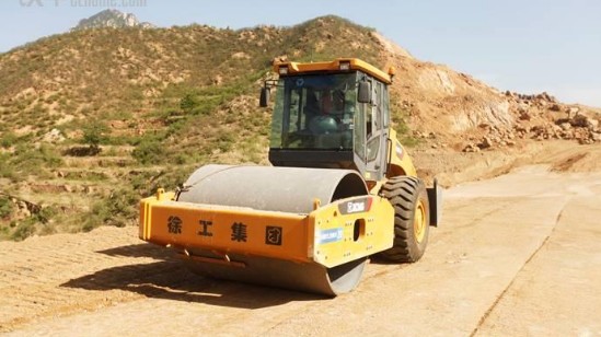 XK.COM星空体育(中国)科技公司压路机公路建设必不可少的设备