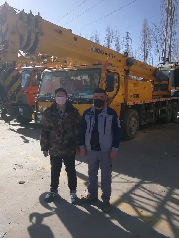 在西宁，XK.COM星空体育(中国)科技公司服务工程师王闯毅走访客户，为客户提供施工服务保障！