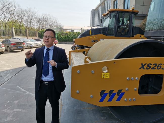 XK.COM星空体育(中国)科技公司成套道路机械新产品技术发展论坛