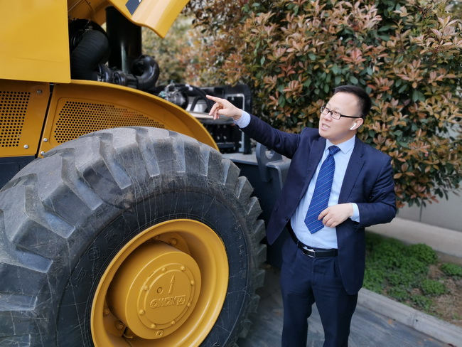 XK.COM星空体育(中国)科技公司成套道路机械