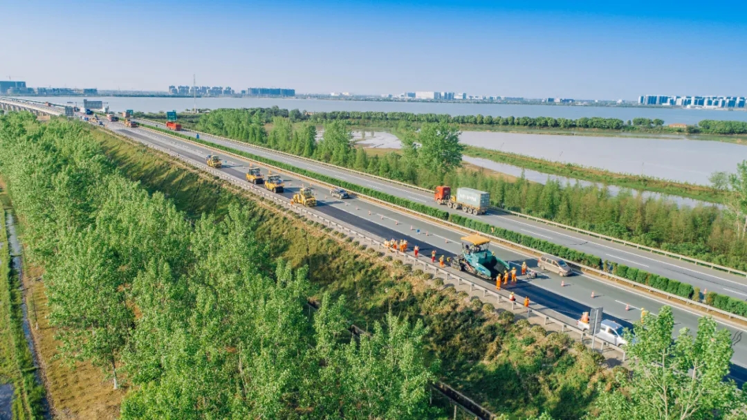 XK.COM星空体育(中国)科技公司成套化沥青装备助力路面养护大修工程建设