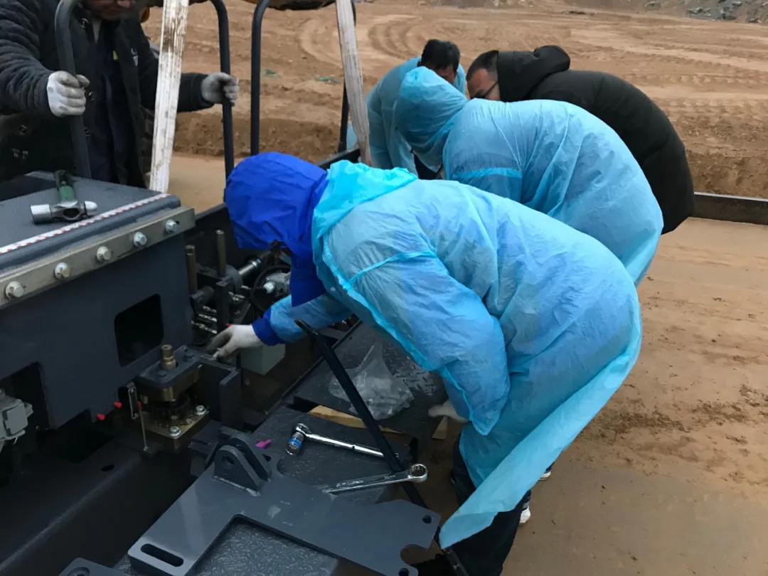 河南XK.COM星空体育(中国)科技公司服务工程师张宗羽 凌晨一点抵达工地接车