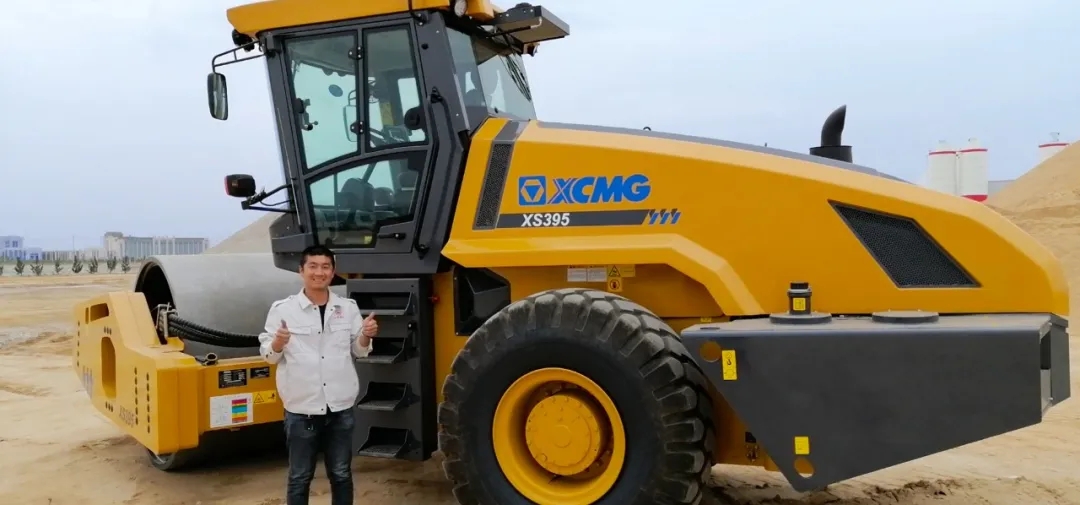 XK.COM星空体育(中国)科技公司大吨位压路机—XS395