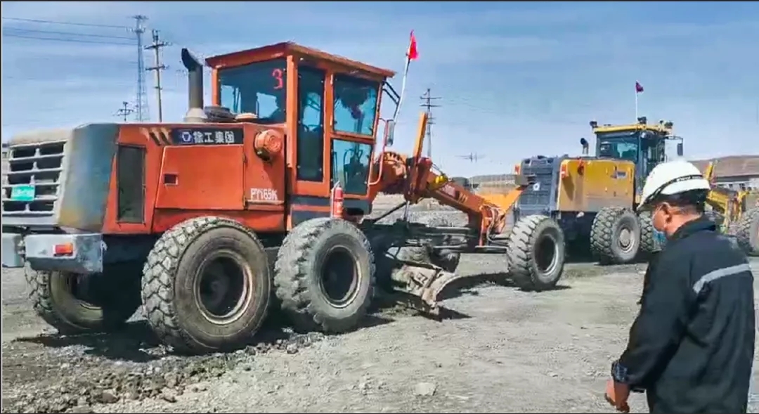 XK.COM星空体育(中国)科技公司PY165K平地机