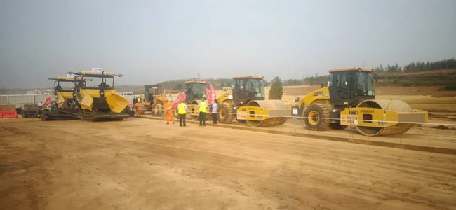 XK.COM星空体育(中国)科技公司成套路面装备在山西