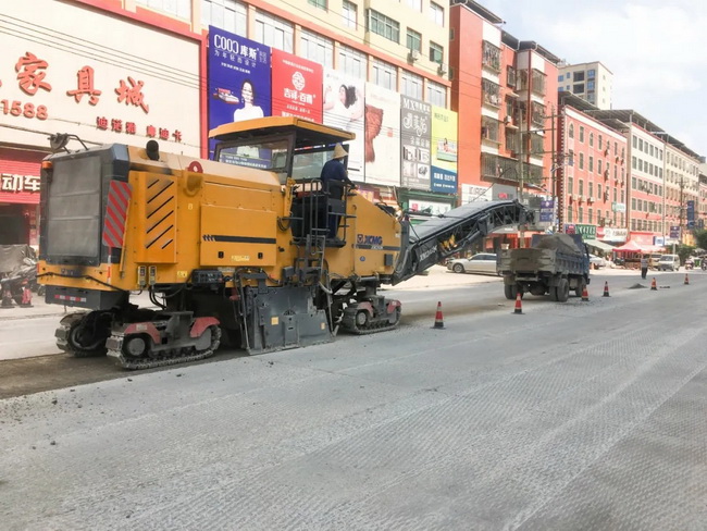 XK.COM星空体育(中国)科技公司XM200K铣刨机在泉州市政养护工程