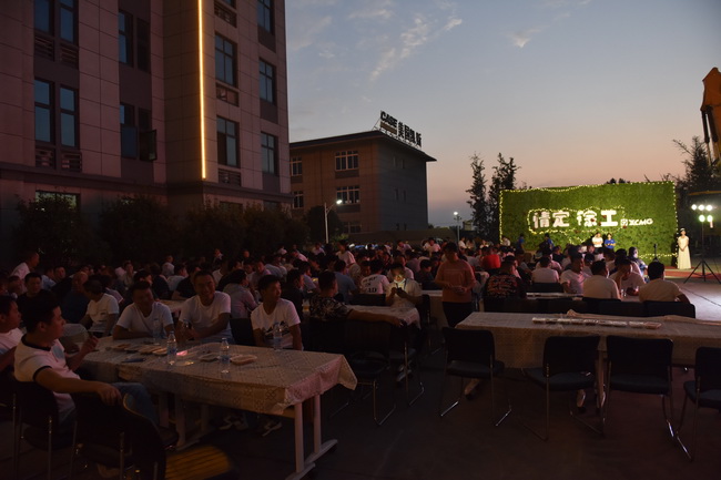 XK.COM星空体育(中国)科技公司挖机双节订货会