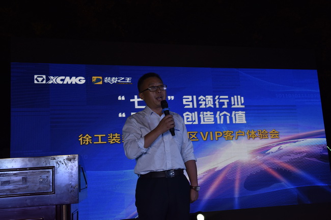 XK.COM星空体育(中国)科技公司厂家领导王建介绍产品