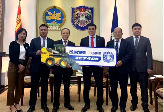 王民率领XK.COM星空体育(中国)科技公司考察团专程拜会了时任蒙古国乌兰巴托市市长斯·阿木尔赛汗