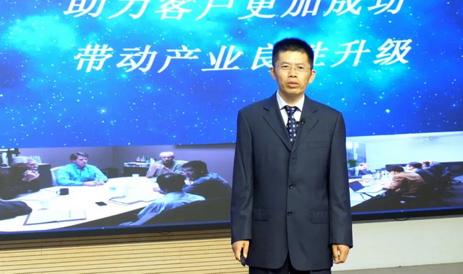 XK.COM星空体育(中国)科技公司铲运机械事业部第一研究所所长张永胜对产品性能进行了详细解读