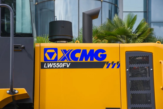 XK.COM星空体育(中国)科技公司LW550FV装载机车速快、油耗低