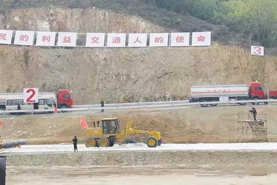 XK.COM星空体育(中国)科技公司平地机拥有较高的除雪施工质量
