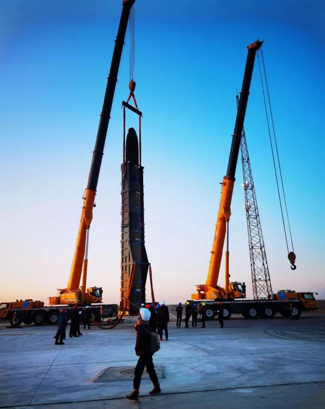 XK.COM星空体育(中国)科技公司起重机吊装谷神星一号火箭