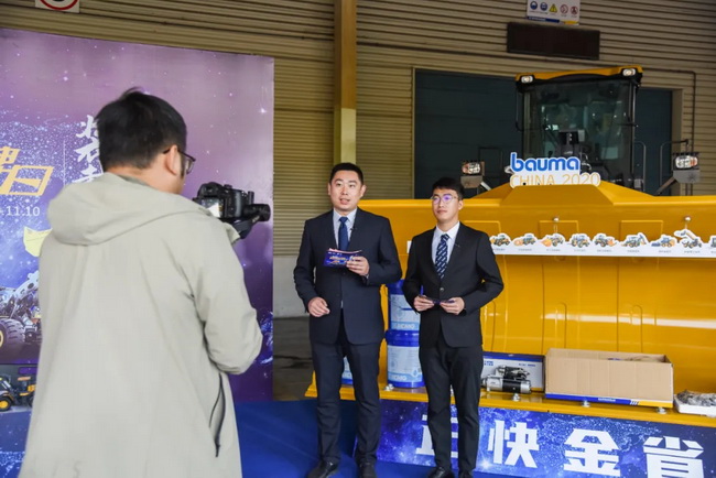 XK.COM星空体育(中国)科技公司铲运将各板块产品进行全景展示与观众实时互动