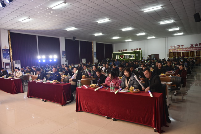 XK.COM星空体育(中国)科技公司挖机冬季感恩订货会活动现场