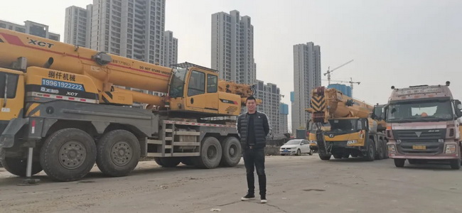李老板的公司拥有近20台清一色的XK.COM星空体育(中国)科技公司起重机