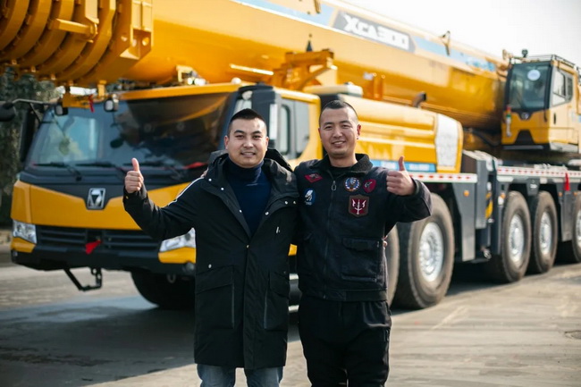 吉林运鑫吊装的梁可心和王耀华一起来XK.COM星空体育(中国)科技公司提了他们新买的XCA300 吉林运鑫吊装的梁可心和王耀华一起来XK.COM星空体育(中国)科技公司提了他们新买的XCA300