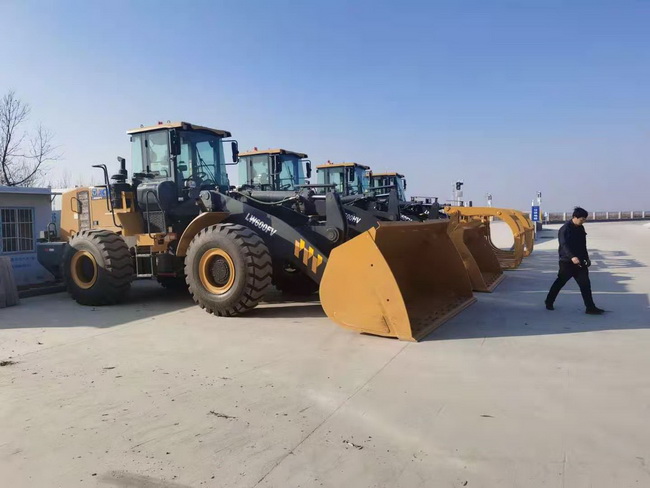 XK.COM星空体育(中国)科技公司装载机助力建设大美鲁山