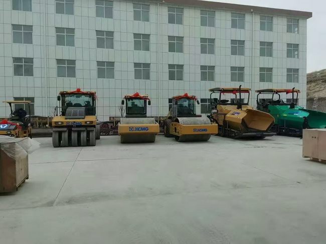 XK.COM星空体育(中国)科技公司道路机械助力河南公路事业发展
