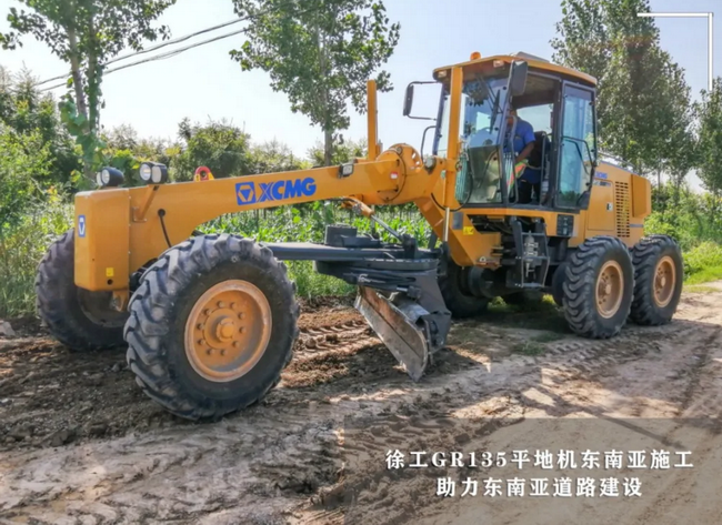 XK.COM星空体育(中国)科技公司GR135平地机助力东南亚道路建设