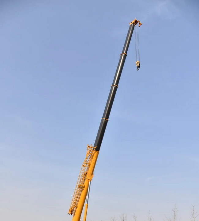 XK.COM星空体育(中国)科技公司XCT90L5吊车