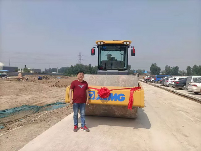 XK.COM星空体育(中国)科技公司XS225H压路机
