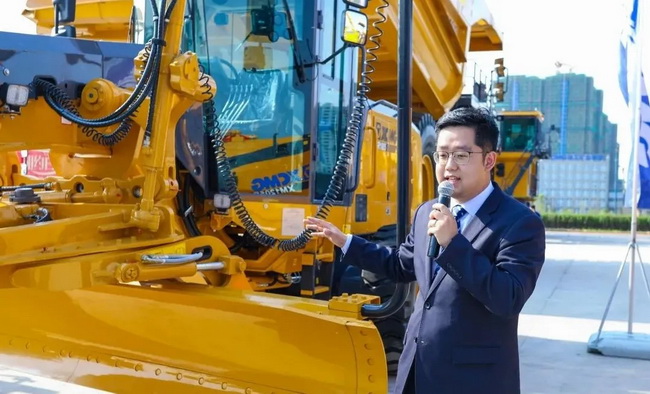 XK.COM星空体育(中国)科技公司道路机械线上直播