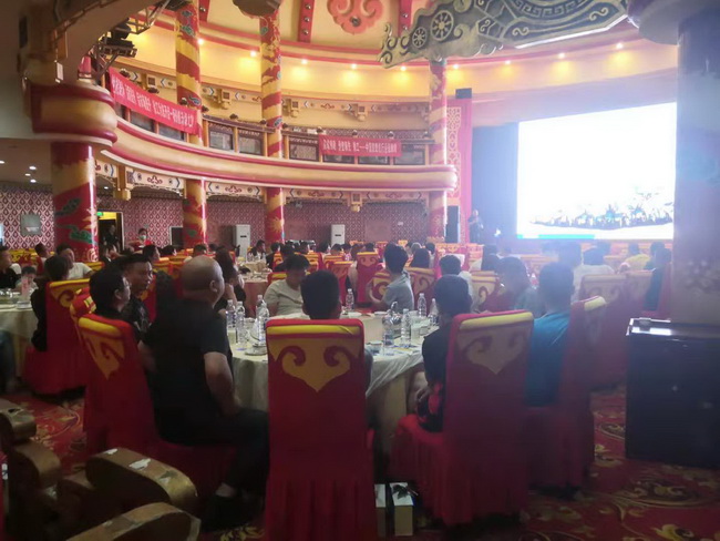 XK.COM星空体育(中国)科技公司装载机高端产品订货会南阳站活动现场