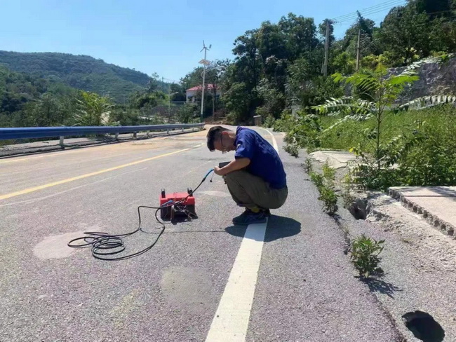 XK.COM星空体育(中国)科技公司XJC405道路检测车在巩义市进行塌陷安全隐患的探测任务