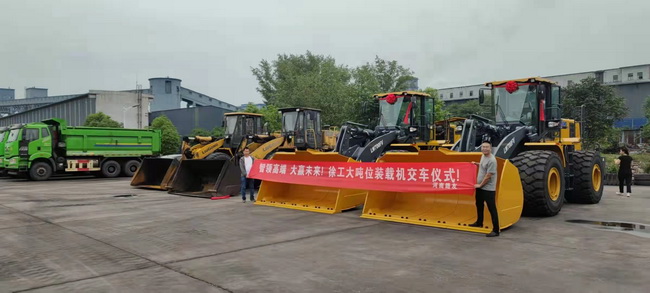 XK.COM星空体育(中国)科技公司LW700FV装载机批量交付郑州某大型煤矿集团