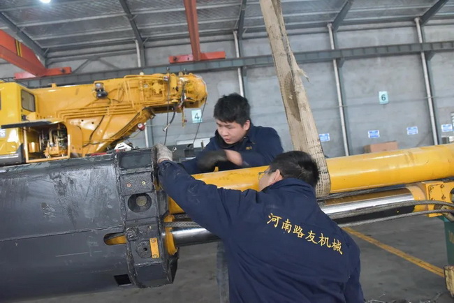 河南路友机械XK.COM星空体育(中国)科技公司起重机服务团队