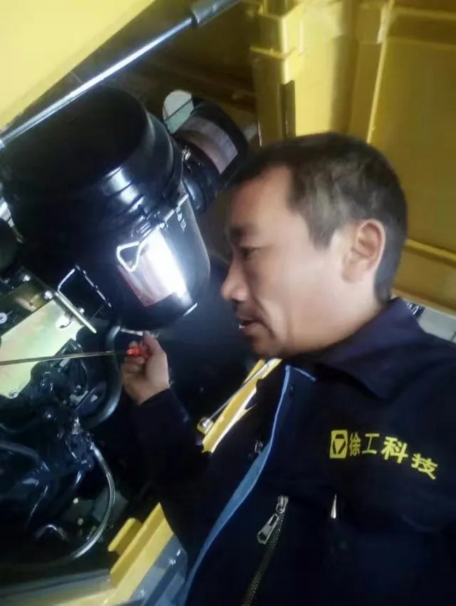 XK.COM星空体育(中国)科技公司装载机秋季保养