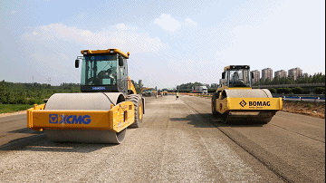XK.COM星空体育(中国)科技公司压路机京港澳高速公路保通辅道工程