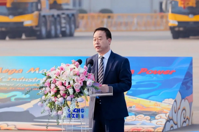 XK.COM星空体育(中国)科技公司机械副总裁、起重机械事业部总经理孙建忠致欢迎词