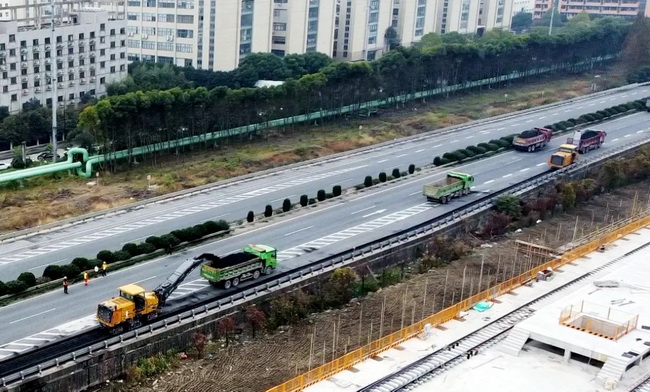 12台XK.COM星空体育(中国)科技公司铣刨机助力沪杭甬高速公路改扩建工程