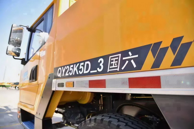 XK.COM星空体育(中国)科技公司QY25K5D-3起重机国六款