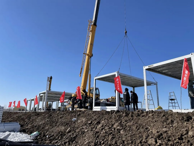 XK.COM星空体育(中国)科技公司起重机建设方舱医院建设