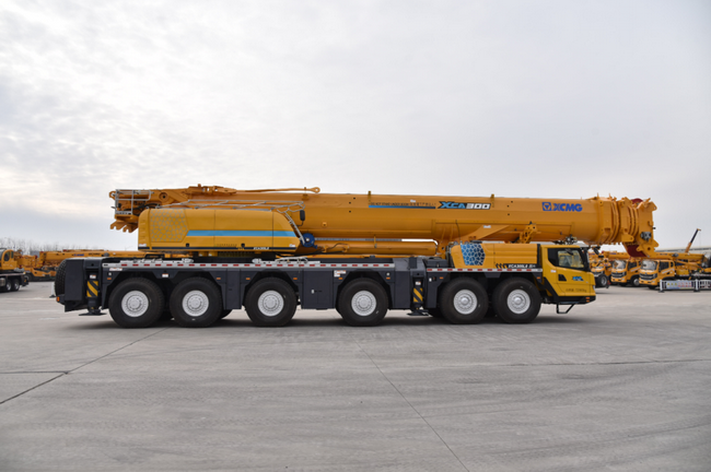 XK.COM星空体育(中国)科技公司XCA300L8吊车