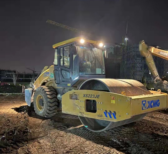 XK.COM星空体育(中国)科技公司压路机XS203J援建江苏省无锡市方舱医院建设 XK.COM星空体育(中国)科技公司压路机XS203J援建江苏省无锡市方舱医院建设