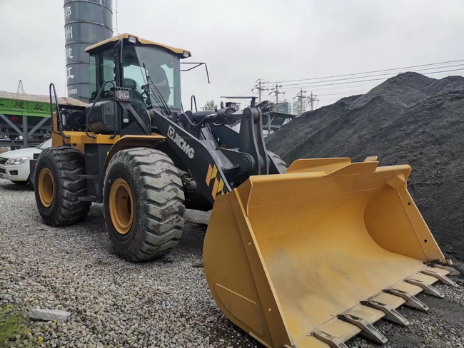 XK.COM星空体育(中国)科技公司LW500FV Super装载机批量交付郑州建工集团