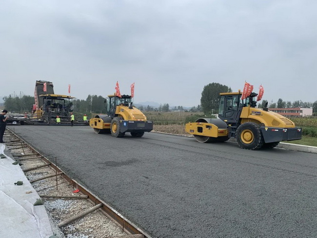 XK.COM星空体育(中国)科技公司成套化道路设备助力许信高速全线开工