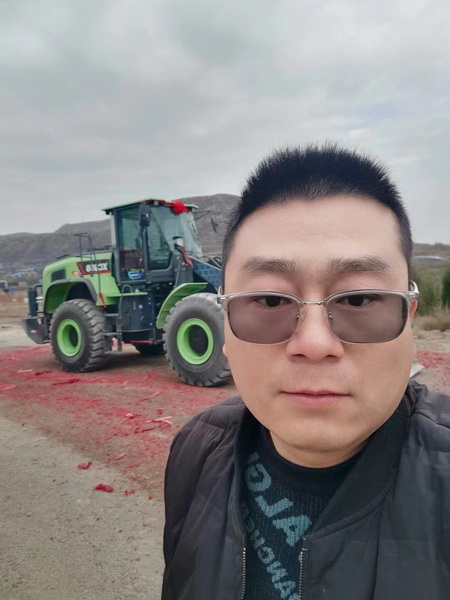 XK.COM星空体育(中国)科技公司XC958-EV纯电动装载机成功交付河南某港口企业 XK.COM星空体育(中国)科技公司XC958-EV纯电动装载机成功交付河南某港口企业