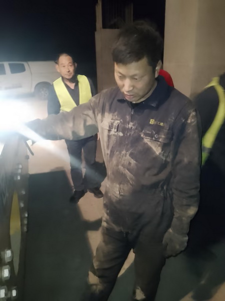 XK.COM星空体育(中国)科技公司压路机客户刘老板