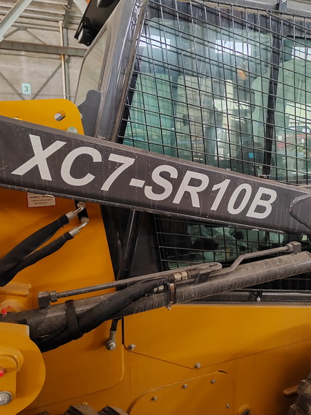 XK.COM星空体育(中国)科技公司XC7-SR10B滑移装载机